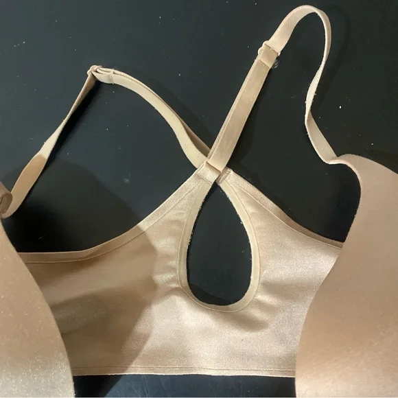 Victoria Secret - Picture 3 of 8